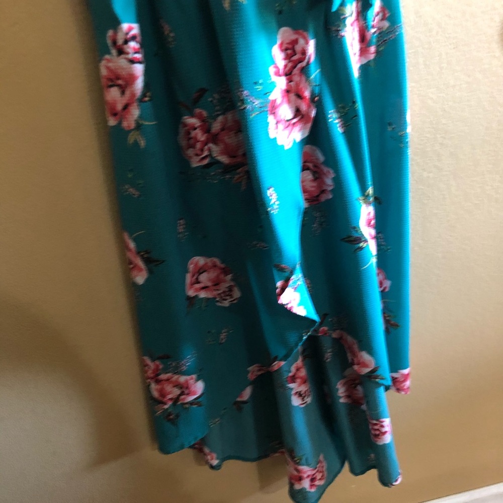 Women’s Dress - Picture 6 of 7